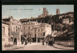 CPA Laon, Avenue Gambetta, Messageries Hachette Journaux  - Laon