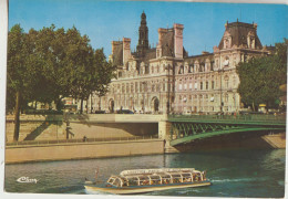 Paris 75 Carte Non Circulée 'Hotel De Ville Et Vedettes Paris  Tour Eiffel Sur La Seine - Sonstige Sehenswürdigkeiten