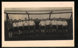 AK Gruppenbild Einer Fussballmannschaft Mit Tor  - Fussball