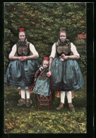 AK Hessische Frauen Mit Kind In Ihren Trachten  - Costumi