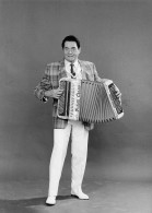 André  VERCHUREN - ACCORDEONISTE - ACCORDEON - PHOTO (13x18cm) - Dos Vierge - Célébrités