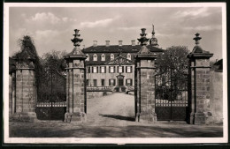 Fotografie Brück & Sohn Meissen, Ansicht Seusslitz / Elbe, Am Eingang Mit Blick Auf Das Schloss  - Orte