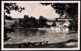 Fotografie Brück & Sohn Meissen, Ansicht Hetzdorf, Badegäste Am Freibad Bad Sumpfmühle  - Lieux