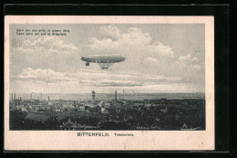 AK Bitterfeld, Totalansicht Mit Luftschiff, Zeppelin  - Dirigibili