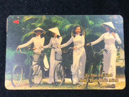 Card Phonekad Vietnam(TRADITIONAL DRESSES 1 60 000dong-2000)-1pcs - Viêt-Nam