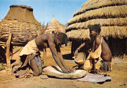 KENYA MAIZE GRINDING - Kenia