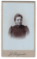 Fotografie Jb. Deppeler, Bern, Marktgasse 46, Junge Dame Im Kleid Mit Kragenbrosche  - Anonymous Persons