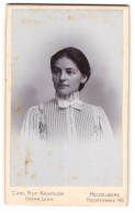 Fotografie Oscar Lang, Heidelberg, Hauptstr. 146, Junge Dame In Modischer Kleidung  - Anonyme Personen