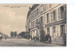 AVALLON - Un Coin De La Place Vauban - Hôtel De La Poste - Très Bon état - Avallon