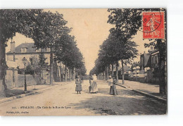 AVALLON - Un Coin De La Rue De Lyon - Très Bon état - Avallon