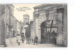 VEZELAY - Rue De L'Eglise De La Madeleine - Très Bon état - Vezelay