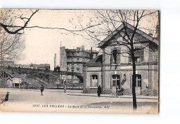 LES VALLEES - La Gare Et La Passerelle - Très Bon état - Altri & Non Classificati