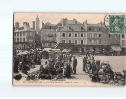 AVRANCHES : La Place Littré à L'heure Du Marché - Très Bon état - Avranches