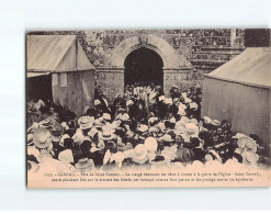 CARNAC : Fête De Saint-Cornély, Le Clergé Bénissant Les Bêtes à Cornes à La Porte De L'Eglise - Très Bon état - Carnac