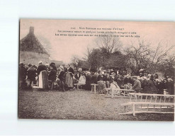 Noce Bretonne Aux Environs D'AURAY, Les Nouveaux Mariés Et Quelques Privilégiés Mangent - Très Bon état - Otros & Sin Clasificación