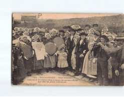 Noces Bretonnes, Cuisiniers Et Cuisinières Allant Au-devant Des Nouveaux Mariés Leurs Offrir Les Gâteaux - Très Bon état - Autres & Non Classés