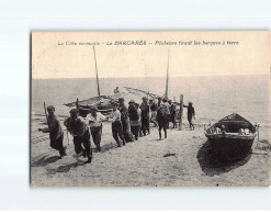 LE BARCARES : Pêcheurs Tirant Les Barques à Terre - état - Other & Unclassified