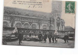 PARIS - Suites Des Inondations De 1910 - Gare De Lyon - Les Canots De Ravitaillement - Très Bon état - De Overstroming Van 1910