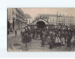 DIEPPE : La Poissonnerie à L'heure De La Criée - état ( Partiellement Décollée ) - Dieppe