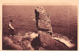 29-POINTE DU RAZ BAIE DES TREPASSES LE MENHIR-N°5139-E/0265 - Altri & Non Classificati