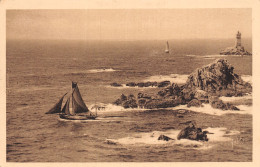 29-POINTE DU RAZ LE PHARE-N°5139-E/0259 - Altri & Non Classificati