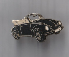 PIN'S THEME VOITURE VOLKSWAGEN  COCCINELLE NOIRE  DECAPOTABLE - Volkswagen