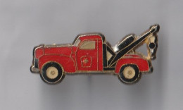 PIN'S THEME TRANSPORT  CAMION DEPANNEUSE REMORQUEUR - Transports