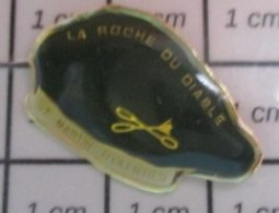 912B Pin's Pins / Beau Et Rare / VILLES / LA ROCHE DU DIABLE ST MARTIN De ??? - Ciudades