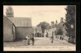 CPA Tessé-la-Madeleine, L`Eglise Et L`Hotel De La Madeleine  - Autres & Non Classés