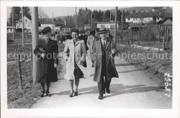 12009227 Zuerich Gruppenfoto Spaziergang Zuerich - Autres & Non Classés