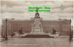 R417286 London. Queen Victoria Memorial And Buckingham Palace - Altri & Non Classificati