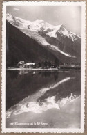 CPSM 74 - CHAMONIX - Chamonix Et Le Mont Blanc - TB PLAN Lac Pièce D'eau Avec Bâtiments Maisons - Chamonix-Mont-Blanc