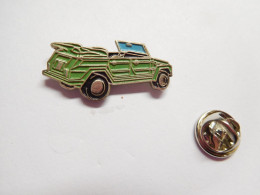 Beau Pin's En Relief , Auto VW VAG Volkswagen , Verso Quadrillé - Volkswagen