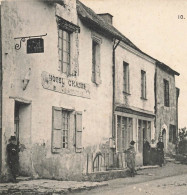 Pouillé * Débit De Tabac Tabacs TABAC , Place De L'église * Hôtel CHASSE * Villageois - Autres & Non Classés