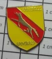 912B Pin's Pins / Beau Et Rare / SPORTS / CLUB FOOTBALL GAMBAIS LOUP  ECUSSON ARMOIRIES OISEAU BLEU - Calcio