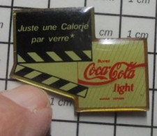 912B Pin's Pins / Beau Et Rare / CINEMA / CLAP COCA-COLA LIGHT JUSTE UNE CALORIE PAR VERRE - Cinéma