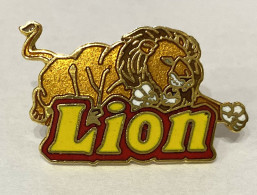 PINS ALIMENTATION NESTLE  Barre Chocolatée LION  Chocolat  / 33NAT - Lebensmittel