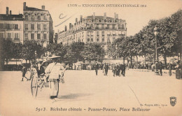 D9494 Lyon Ricksbas Chinois ,pousse Pousse Place Bellecour - Autres & Non Classés