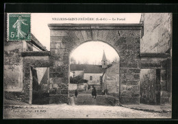 CPA Villiers-St-Frédéric, Le Portail, Tordurchblick Zur L'Église  - Autres & Non Classés