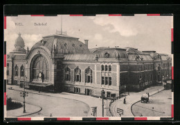 AK Kiel, Bahnhof Und Litfasssäule  - Kiel