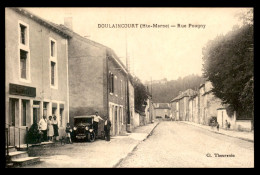 52 - DOULAINCOURT - RUE POUGNY - SALON DE COIFFURE "EDOUARD" - AUTOMOBILE ANCIENNE IMMATRICULEE 5057 KQ - Doulaincourt
