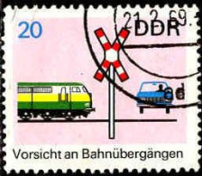 Rda Poste Obl Yv:1142 Mi:1446 Vorsicht An Bahnübergängen (TB Cachet Rond) - Treni