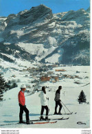 73 PRALOGNAN LA VANOISE En 1971 Gros Plan De Skieurs Skis Et Tenue De L'époque Vue Générale Et Le Grand Marchet - Pralognan-la-Vanoise