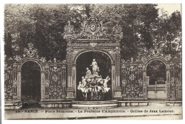 54 Nancy -  Place Stanislas - La Fontaine D'amphitrite - Grilles De Jean Lamour - Nancy