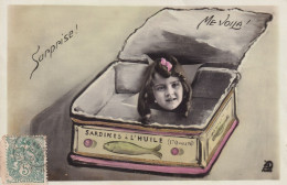 Surrealisme Petite Fille Dans Une Boite De Sardines Huile - Abbildungen