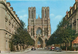 51 - Reims - Cathédrale Notre Dame - La Cathédrale Et La Rue Rockefeller - Automobiles - CPM - Carte Neuve - Voir Scans  - Reims