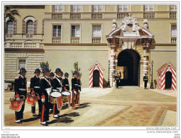 PRINCIPAUTE  DE  MONACO:  LA  RELEVE  DE  LA  GARDE  DU  PALAIS  PRINCIER  -  FG - Prinselijk Paleis