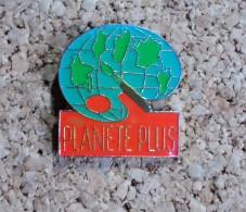 Pin's - Planète Plus - Other & Unclassified