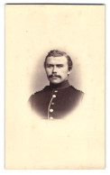 Fotografie A. H. Heckmann, Osnabrück, Einjährig-Freiwilliger In Uniform Mit Mustasch  - Anonieme Personen