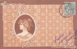 FEMME ART NOUVEAU DANS UN MEDAILLON      CARTE EN RELIF - Frauen